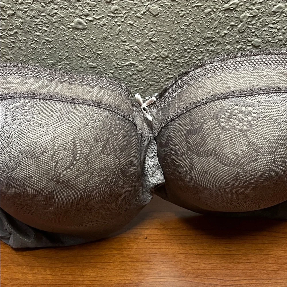 Elegant Lace Full-Coverage Bra in Gray